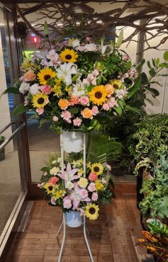 開店祝のスタンド花